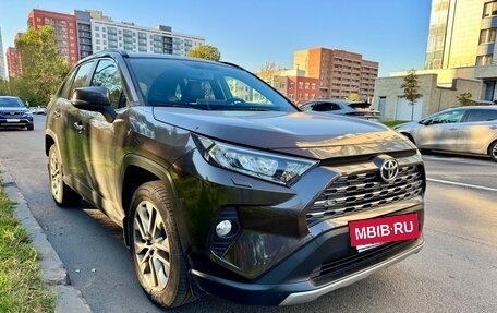 Toyota RAV4, 2020 год, 3 400 000 рублей, 2 фотография