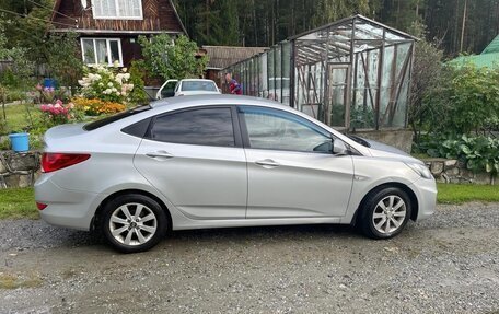 Hyundai Solaris II рестайлинг, 2011 год, 580 000 рублей, 6 фотография