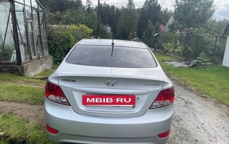 Hyundai Solaris II рестайлинг, 2011 год, 580 000 рублей, 2 фотография