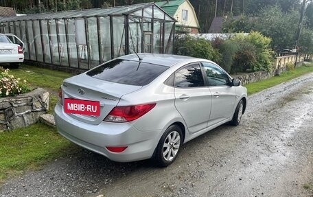 Hyundai Solaris II рестайлинг, 2011 год, 580 000 рублей, 4 фотография