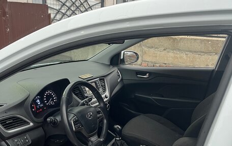 Hyundai Solaris II рестайлинг, 2017 год, 1 200 000 рублей, 8 фотография
