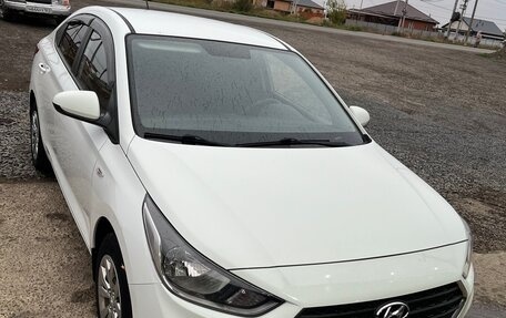 Hyundai Solaris II рестайлинг, 2017 год, 1 200 000 рублей, 3 фотография