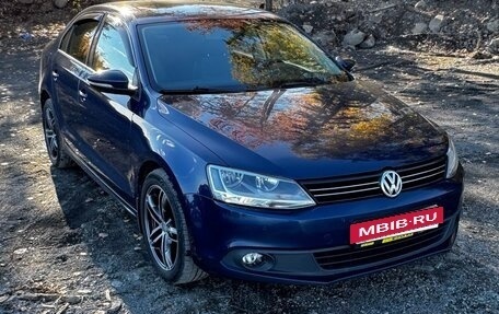 Volkswagen Jetta VI, 2012 год, 835 000 рублей, 2 фотография
