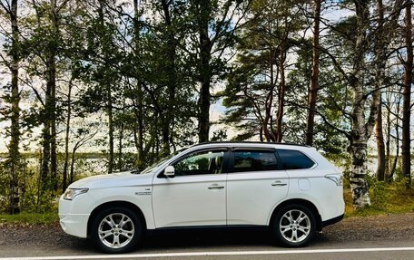 Mitsubishi Outlander III рестайлинг 3, 2013 год, 1 830 000 рублей, 3 фотография