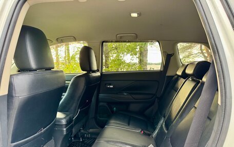 Mitsubishi Outlander III рестайлинг 3, 2013 год, 1 830 000 рублей, 8 фотография