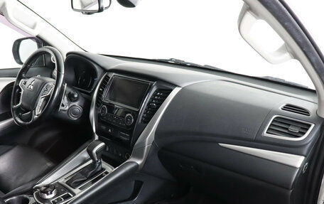 Mitsubishi Pajero Sport III рестайлинг, 2020 год, 3 097 000 рублей, 10 фотография