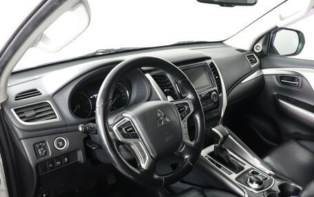 Mitsubishi Pajero Sport III рестайлинг, 2020 год, 3 097 000 рублей, 9 фотография