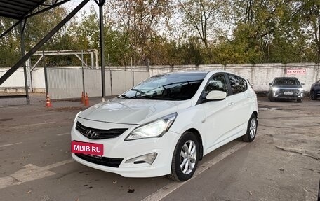 Hyundai Solaris II рестайлинг, 2015 год, 790 000 рублей, 3 фотография