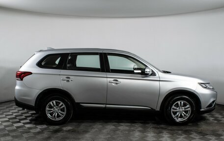 Mitsubishi Outlander III рестайлинг 3, 2018 год, 2 005 000 рублей, 4 фотография