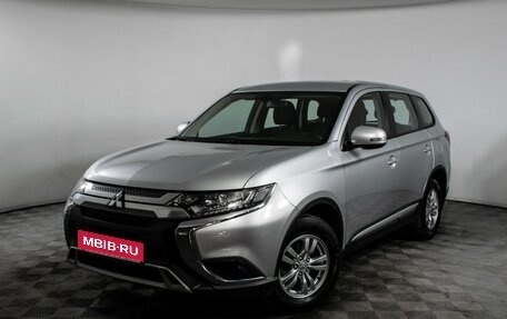Mitsubishi Outlander III рестайлинг 3, 2018 год, 2 005 000 рублей, 3 фотография