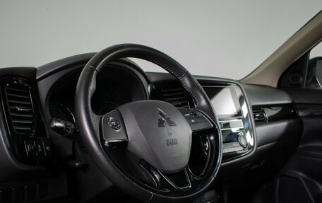 Mitsubishi Outlander III рестайлинг 3, 2018 год, 2 005 000 рублей, 13 фотография