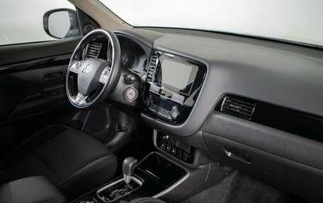 Mitsubishi Outlander III рестайлинг 3, 2018 год, 2 005 000 рублей, 9 фотография