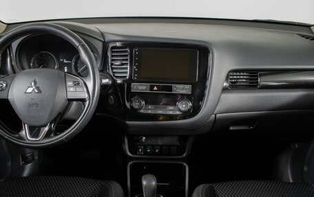 Mitsubishi Outlander III рестайлинг 3, 2018 год, 2 005 000 рублей, 11 фотография