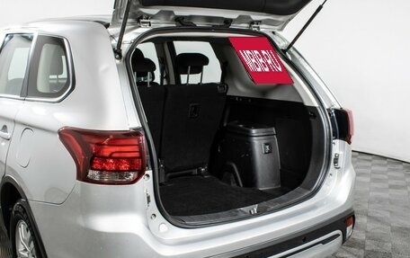 Mitsubishi Outlander III рестайлинг 3, 2018 год, 2 005 000 рублей, 15 фотография