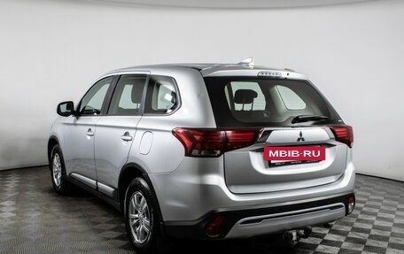 Mitsubishi Outlander III рестайлинг 3, 2018 год, 2 005 000 рублей, 7 фотография