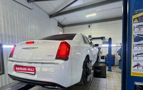 Chrysler 300C II, 2015 год, 1 875 000 рублей, 18 фотография