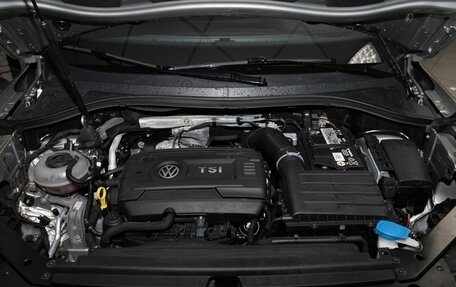 Volkswagen Tiguan II, 2018 год, 2 950 000 рублей, 16 фотография