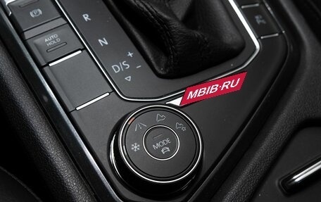 Volkswagen Tiguan II, 2018 год, 2 950 000 рублей, 13 фотография