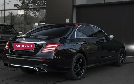 Mercedes-Benz E-Класс, 2019 год, 3 500 000 рублей, 8 фотография