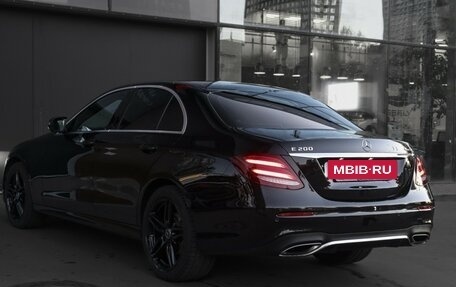 Mercedes-Benz E-Класс, 2019 год, 3 500 000 рублей, 6 фотография