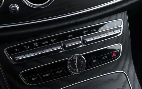 Mercedes-Benz E-Класс, 2019 год, 3 500 000 рублей, 22 фотография