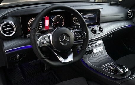 Mercedes-Benz E-Класс, 2019 год, 3 500 000 рублей, 19 фотография