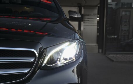 Mercedes-Benz E-Класс, 2019 год, 3 500 000 рублей, 30 фотография