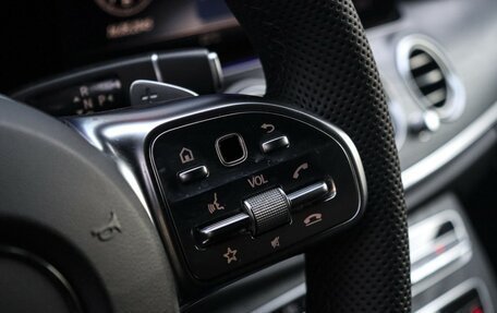 Mercedes-Benz E-Класс, 2019 год, 3 500 000 рублей, 28 фотография