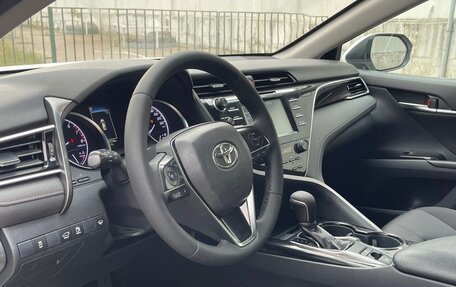 Toyota Camry, 2019 год, 1 900 000 рублей, 6 фотография