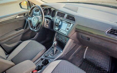 Volkswagen Tiguan II, 2018 год, 2 100 000 рублей, 14 фотография