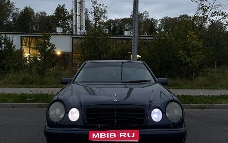 Mercedes-Benz E-Класс, 1998 год, 389 000 рублей, 2 фотография