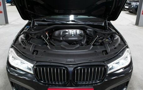 BMW 7 серия, 2018 год, 2 998 000 рублей, 9 фотография