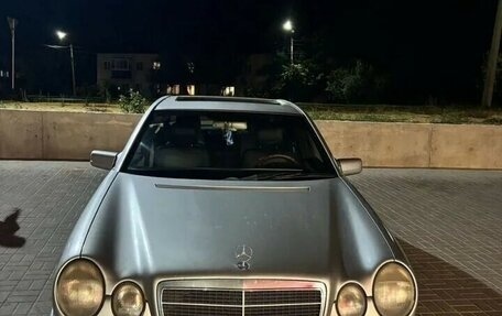 Mercedes-Benz E-Класс, 1997 год, 370 000 рублей, 1 фотография