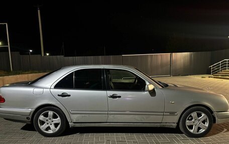 Mercedes-Benz E-Класс, 1997 год, 370 000 рублей, 2 фотография