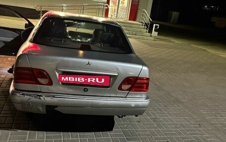 Mercedes-Benz E-Класс, 1997 год, 370 000 рублей, 4 фотография