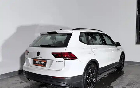 Volkswagen Tiguan II, 2022 год, 1 886 555 рублей, 3 фотография