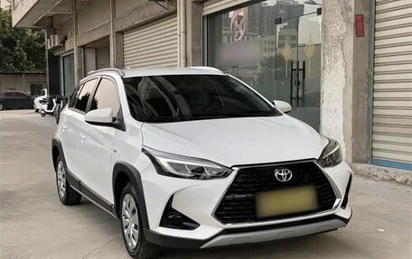 Toyota Yaris XP150 рестайлинг, 2022 год, 1 600 998 рублей, 1 фотография