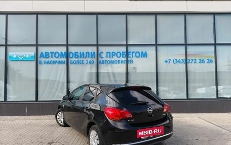 Opel Astra J, 2013 год, 667 000 рублей, 3 фотография