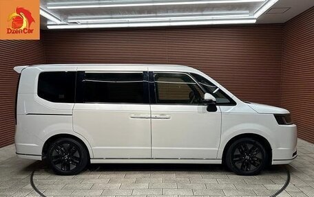 Honda Stepwgn, 2022 год, 2 140 000 рублей, 7 фотография