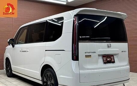 Honda Stepwgn, 2022 год, 2 140 000 рублей, 6 фотография