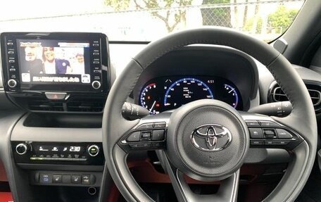 Toyota Yaris Cross, 2022 год, 1 690 000 рублей, 14 фотография