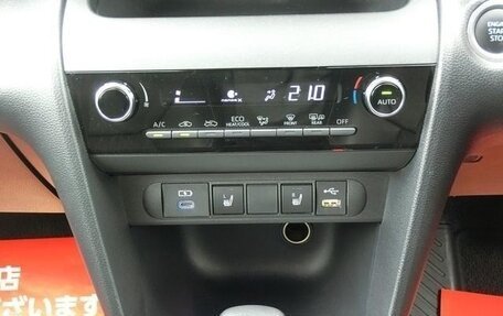 Toyota Yaris Cross, 2022 год, 1 690 000 рублей, 9 фотография