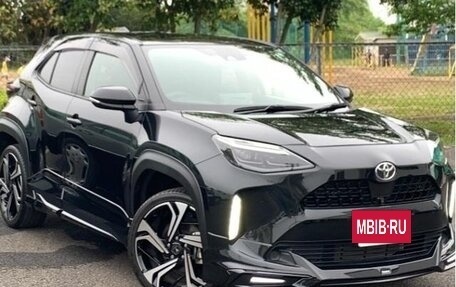 Toyota Yaris Cross, 2022 год, 1 690 000 рублей, 3 фотография