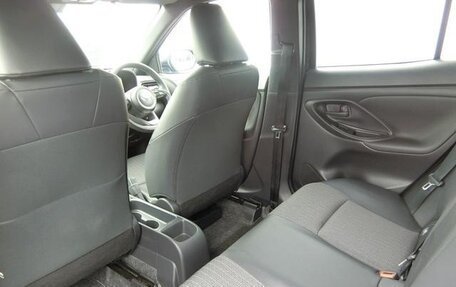 Toyota Yaris Cross, 2022 год, 1 690 000 рублей, 27 фотография
