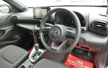 Toyota Yaris Cross, 2022 год, 1 690 000 рублей, 16 фотография