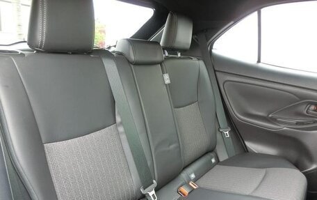 Toyota Yaris Cross, 2022 год, 1 690 000 рублей, 24 фотография