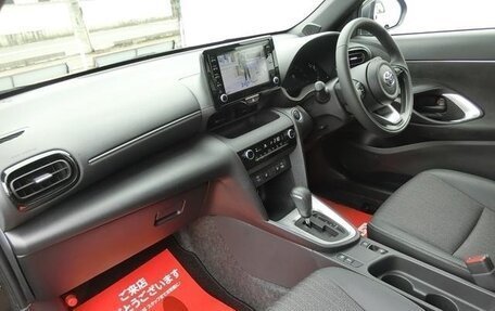 Toyota Yaris Cross, 2022 год, 1 690 000 рублей, 19 фотография