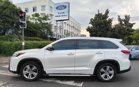 Toyota Highlander III, 2021 год, 3 084 007 рублей, 6 фотография