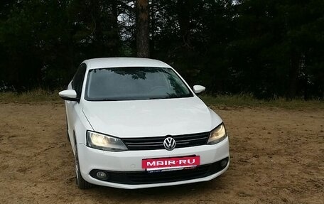 Volkswagen Jetta VI, 2013 год, 690 000 рублей, 3 фотография