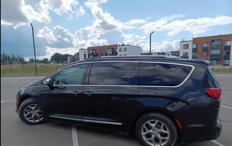 Chrysler Pacifica (RU), 2016 год, 2 250 000 рублей, 7 фотография